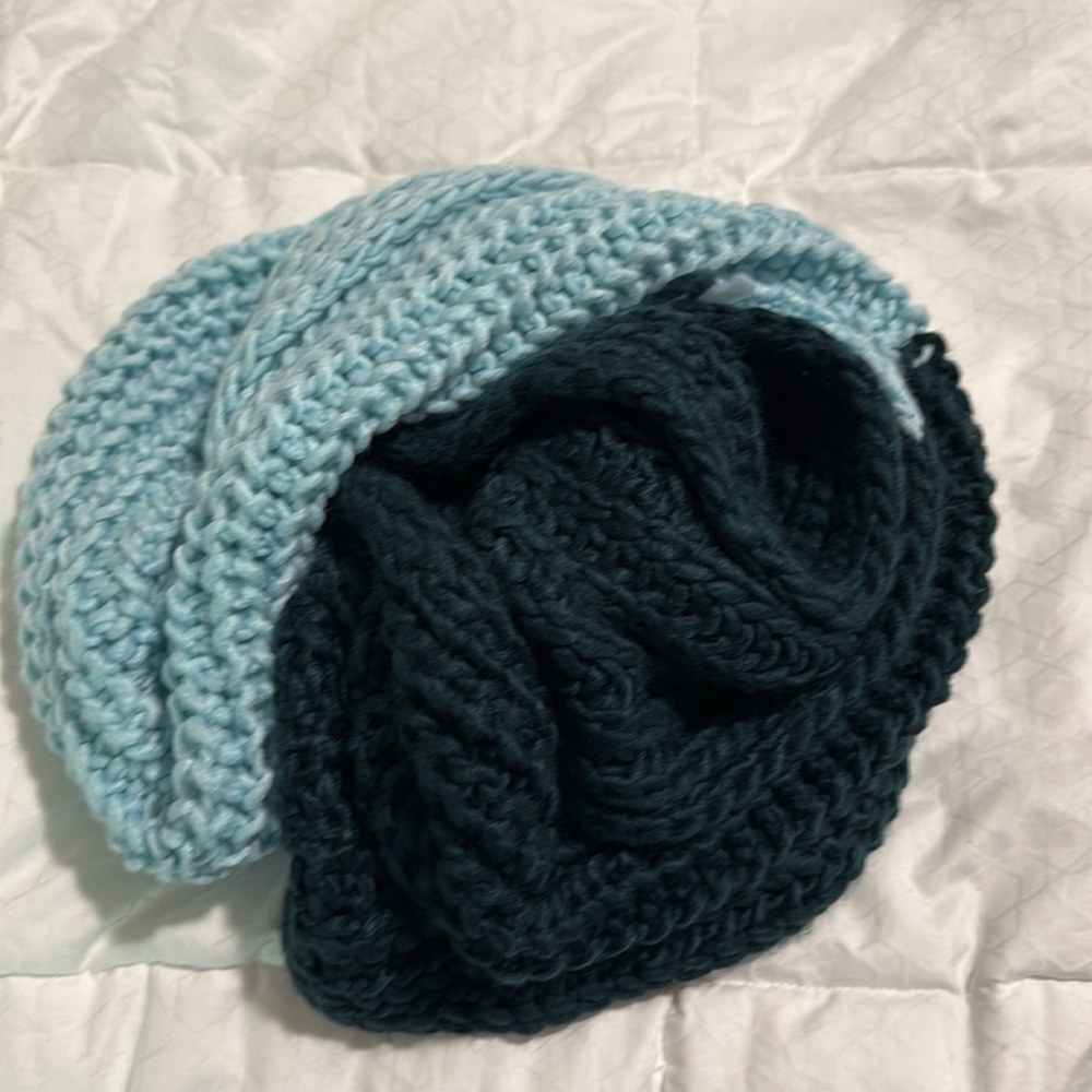 NWOT LOFT Vintage Cozy Knit Infinity Scarf in Dark Teal and Light Blue